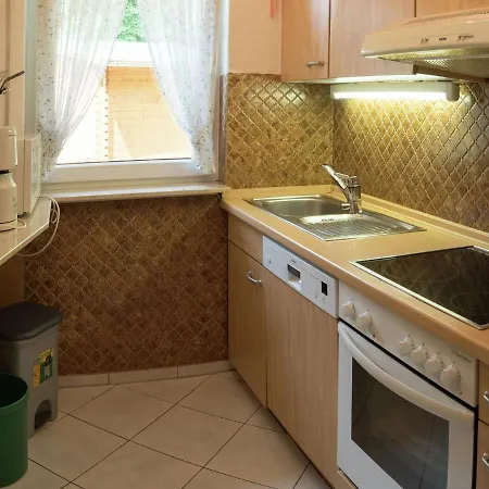 Quaint In Huettenthal With Garden Appartamento