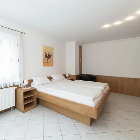 Quaint In Huettenthal With Garden Appartamento *