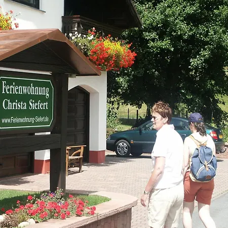 Quaint In Huettenthal With Garden Appartamento *