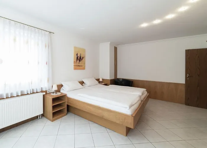 Quaint In Huettenthal With Garden Apartamento *